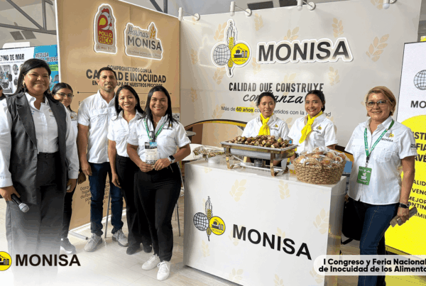 Equipo de Grupo Monisa durante su participación en el I Congreso y Feria Nacional de la Inocuidad de los Alimentos.